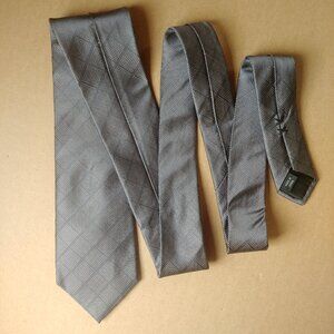 Kenneth Cole 100% silk blue silver grey plaid windowpane tie